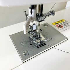【札幌市内配送可】ジャガー/JAGUAR コンピューターミシン TRM-10 動作良好 フットコントローラー付きの画像