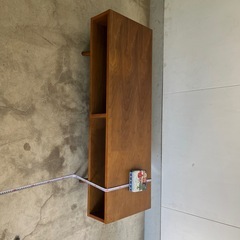 シンプルな木工テレビスタンドの画像