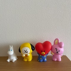 BTSとムーミンの置物の画像