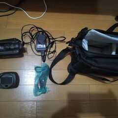 【三脚付き】Canon デジタルビデオカメラ iVIS HF G20 光学10倍ズーム 内蔵32GBメモリー ブラック IVISHFG20の画像