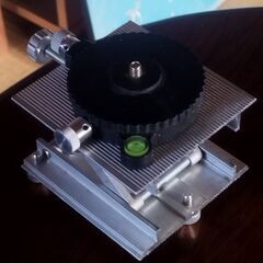 未使用　シザーリフトテーブル　マウントプレート付きの画像