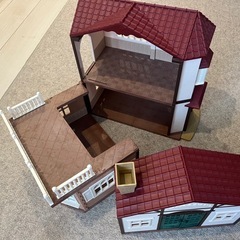 《無料でお譲り》シルバニアファミリーのお家と小物の画像