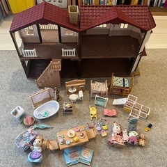 《無料でお譲り》シルバニアファミリーのお家と小物