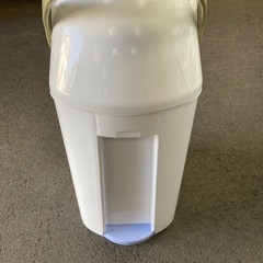 ゴミ箱の画像