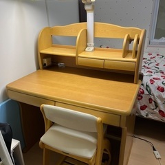 学習机（ニトリ）　椅子（コイズミ）