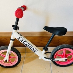 ストライダー　キックバイク　足けりバイク　自転車　二輪車　足蹴り