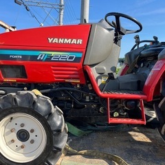 ヤンマートラクターの画像
