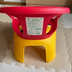 子供用椅子の画像