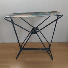 折りたたみ式ミニチェアの画像