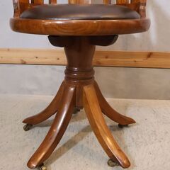 THE CONRAN SHOP(コンランショップ)取扱い、フランスの高級家具メーカー STARBAY(スターベイ)のローズウッド キャプテンチェア。重厚感のあるクラシックなデザインはデスクチェアにもの画像