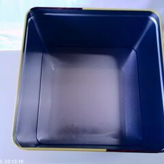 ALMONDCHOCOLATE缶です。の画像
