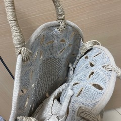 ZARA ラウンドバッグ　刺繍の画像