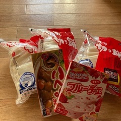 サトウの切り餅とフルーチェとカレールウ