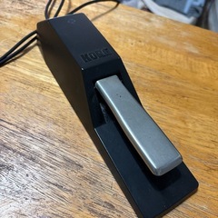 KORGの電子ピアノのペダルの画像