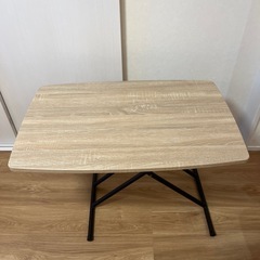 伸長式デスクテーブルの画像