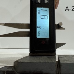 [極上]三菱 デリカ D5 右リア キャリパーブラケット ブレーキパッド付き 中古相場¥12000 クレジットカード決済可 CV1Wの画像
