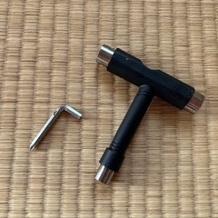 【値下げしました】スケボー用バッグ、ツール、アクスルナット　セットの画像