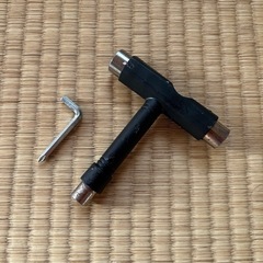 【値下げしました】スケボー用バッグ、ツール、アクスルナット　セットの画像