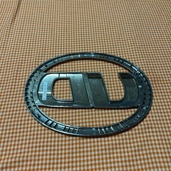UDトラックス　エンブレムの画像