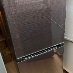 🟦冷蔵庫番号30 Hisense 2020年製【茶色 木目調】大...