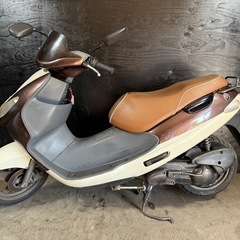 ★支払総額4.2万円★定休日なし！いつでも現車確認可能です！ スズキ アドレス110 ブラウン/白 CF11A 人気のアドレス110！ 2ストのためオイル注ぎ足すだけ！ サイスタ付き！ フロントディスクブレーキ！ おしゃれなツートンカラー！の画像