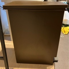 45Lペダル式ゴミ箱2台セットの画像