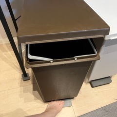45Lペダル式ゴミ箱2台セットの画像