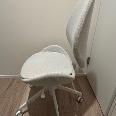 キャスター付き椅子の画像