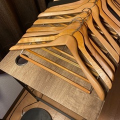 おしゃれ木製ショップハンガー