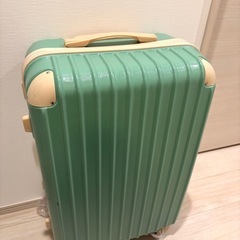 中古キャリーケース　60L ライトグリーン