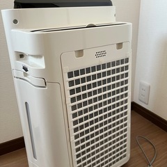 Sharpシャープ　加湿空気清浄機　KC-H500Y の画像