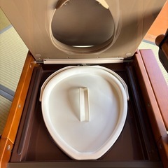 【未使用】uchie ウチエ　 介護　家具調ポータブルトイレの画像