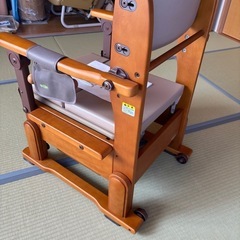 【未使用】uchie ウチエ　 介護　家具調ポータブルトイレの画像