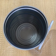 adidas缶の画像
