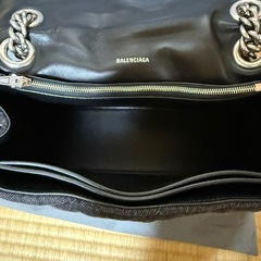 【新品未使用】BALENCIAGA (バレンシアガ) CRUSH ミディアム デニムチェーンショルダーバッグ グレーの画像