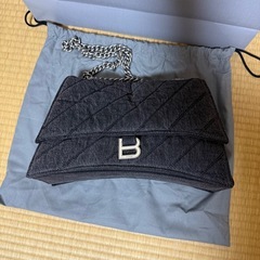 【新品未使用】BALENCIAGA (バレンシアガ) CRUSH ミディアム デニムチェーンショルダーバッグ グレーの画像