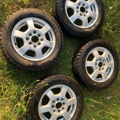 4本の半新品スノータイヤ
