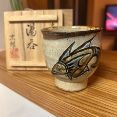 壺屋焼 人間国宝 金城次郎作 魚文湯呑 （壺屋時代） – 生活民芸