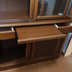 高級食器棚　大川家具の画像
