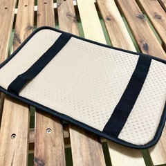 車用 アームレスト 肘置きカバー 肘掛け ひじ置き カーアームレストカバー コンソールボックスカバー 簡単取り付け アクセサリーの画像