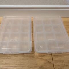 母乳パッド 約130個、リッチェル離乳食容器15ml×2の画像