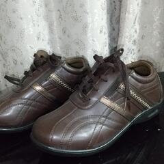 ブラウンレデース靴の画像