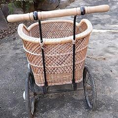 年代物★レトロな乳母車★編み込みラタン★手押し車★仕事やアンティーク品などでどなたか必要な方、いませんか。 - 交換したい