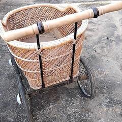 年代物★レトロな乳母車★編み込みラタン★手押し車★仕事やアンティーク品などでどなたか必要な方、いませんか。 − 愛知県