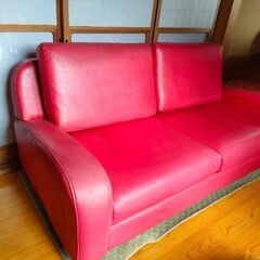 モダンデザイン　赤　レザーソファ