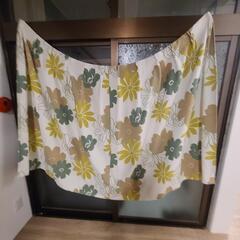 明るめの花柄カーテン