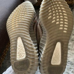 yeezy boothシューズの画像