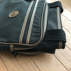 【オスカービアンキ】 折りたたみ可ボストンバッグ　クラッチバッグ付　軽量大容量の画像