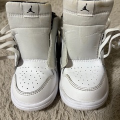 キッズエアジョーダンホワイトブラックハイカット 15cmの画像