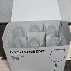 天井照明とカップの画像